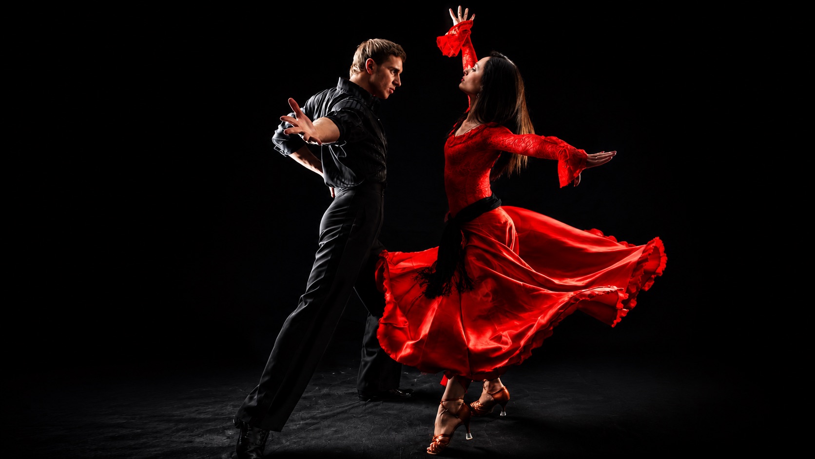 Tanzpaar von Dancepoint beim gemeinsamen Tanzen